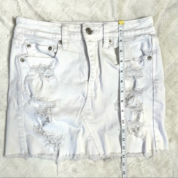 Y2K American Eagle High Rise Distressed Frayed White Denim Jean Mini Skirt Sz 2 - Picture 9 of 16